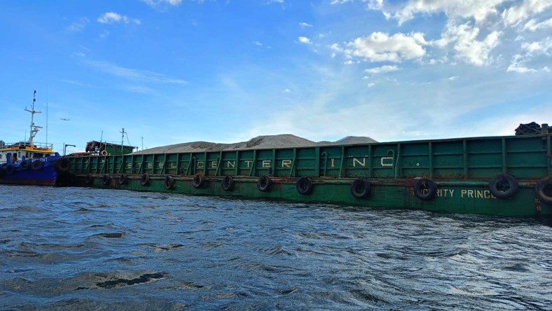 Golden Arm 2 construction materials supply barge. barging construction materials like vibro sand. 